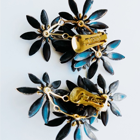 Vintage Signed Coro Black Flower Earrings - Picture 5 of 6